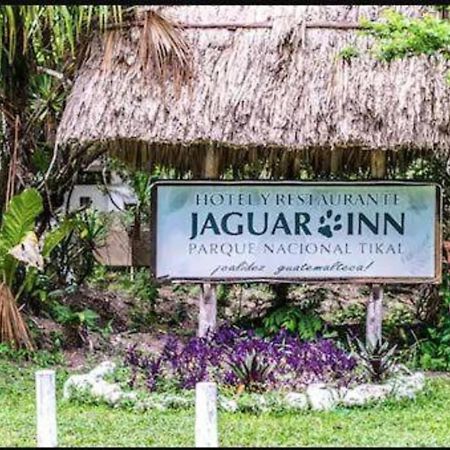 Hotel Jaguar Inn Тикал Екстериор снимка
