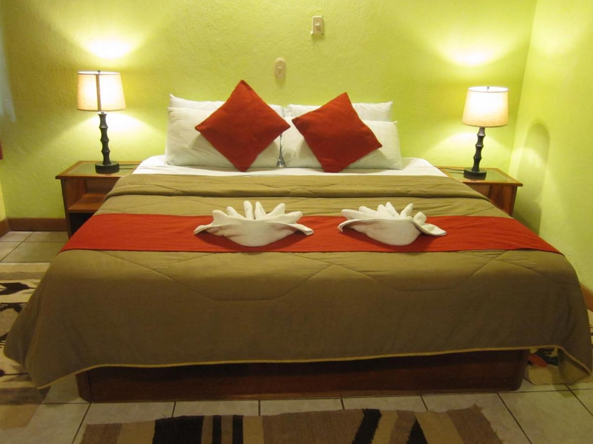Hotel Jaguar Inn Тикал Екстериор снимка