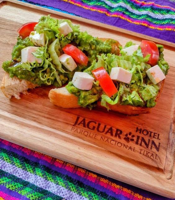 Hotel Jaguar Inn Тикал Екстериор снимка