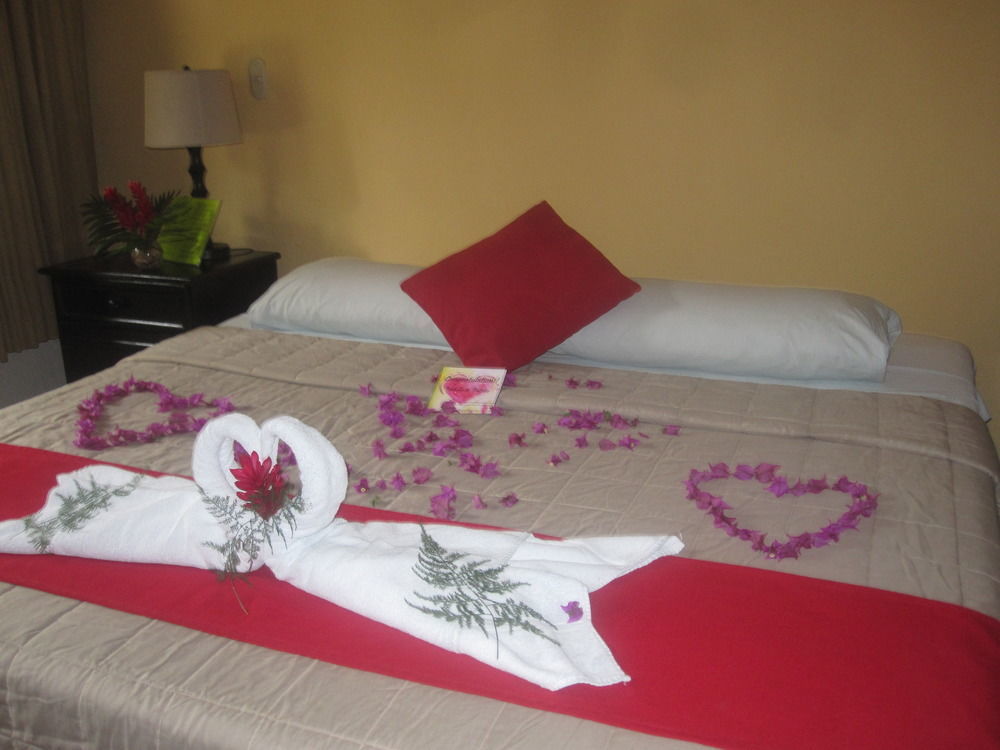 Hotel Jaguar Inn Тикал Екстериор снимка