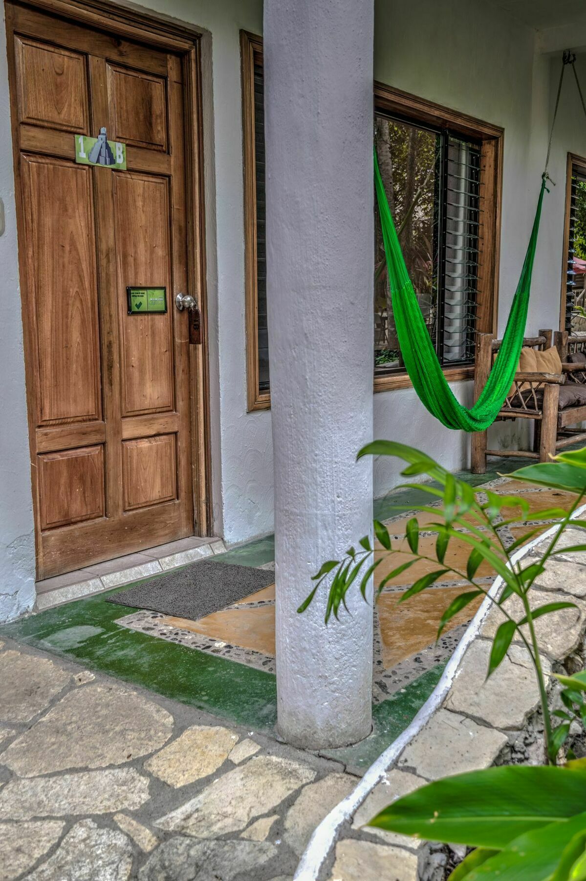 Hotel Jaguar Inn Тикал Екстериор снимка